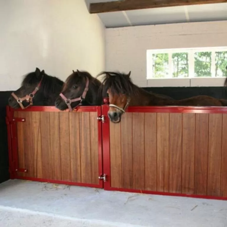 Voorwand type Shetland, 120 cm hoog, kunststof vulling breedte 250 cm